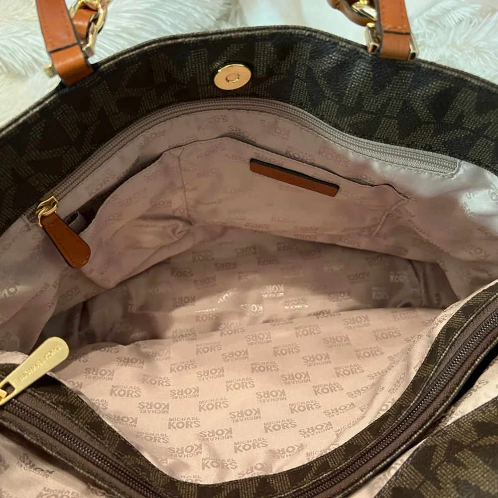 Michael Kors large Harper East West Signature Tote Handbag - LIKE NEW!
